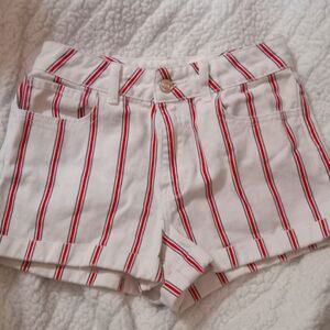 Cute shorts, size 23( I belive that's an xxs) im a small and they don't fit